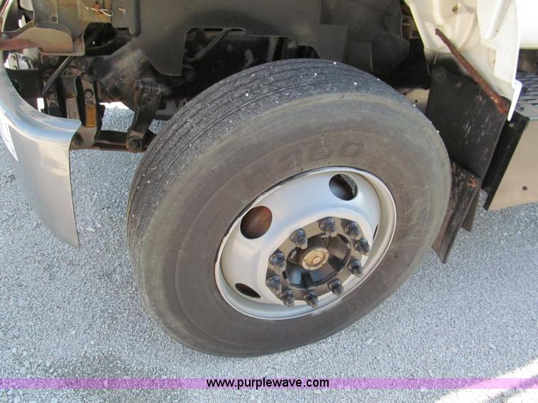 image for item E2124 2001 GMC C7500 dump truck