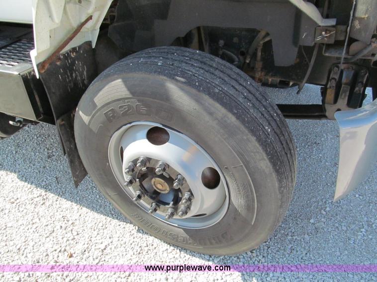 image for item E2124 2001 GMC C7500 dump truck