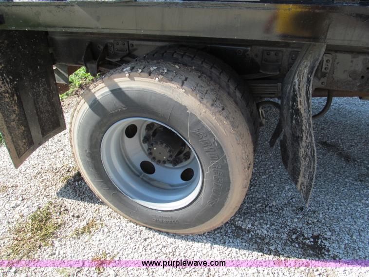 image for item E2124 2001 GMC C7500 dump truck