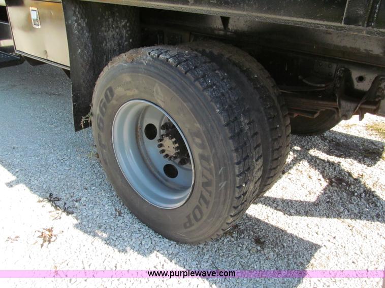 image for item E2124 2001 GMC C7500 dump truck