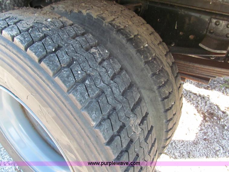 image for item E2124 2001 GMC C7500 dump truck