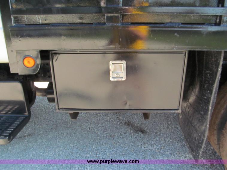 image for item E2124 2001 GMC C7500 dump truck