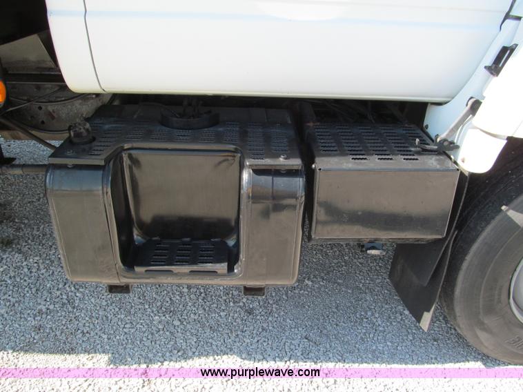 image for item E2124 2001 GMC C7500 dump truck