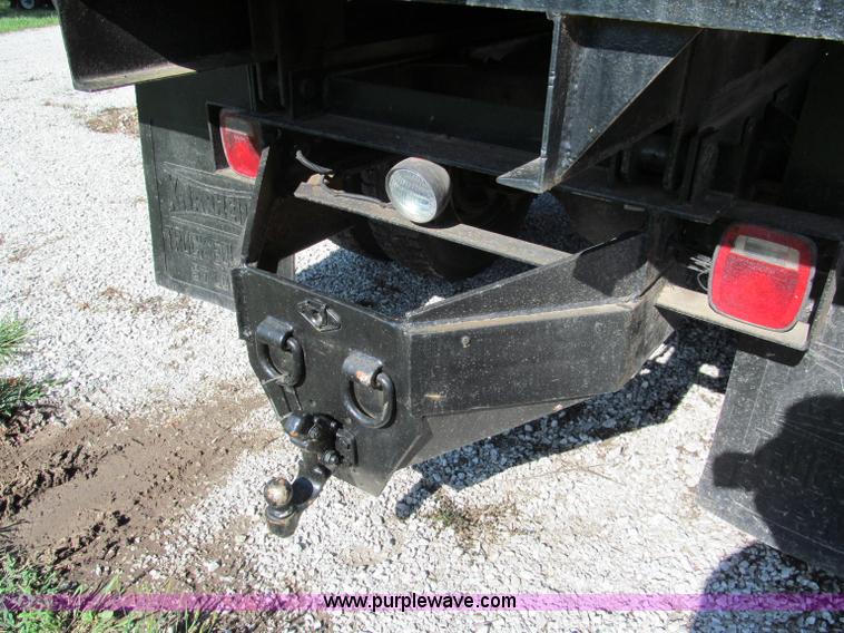 image for item E2124 2001 GMC C7500 dump truck