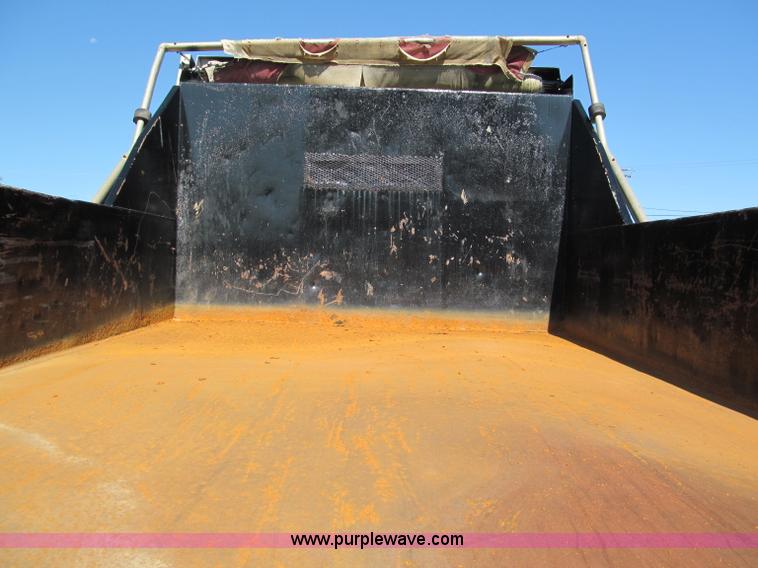 image for item E2124 2001 GMC C7500 dump truck