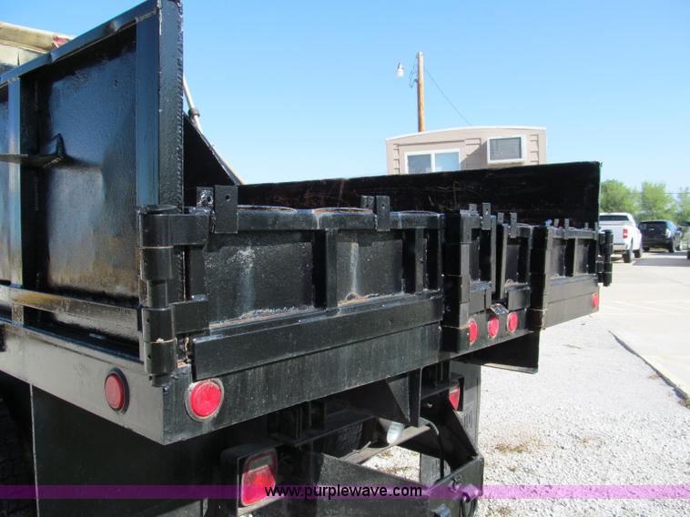 image for item E2124 2001 GMC C7500 dump truck