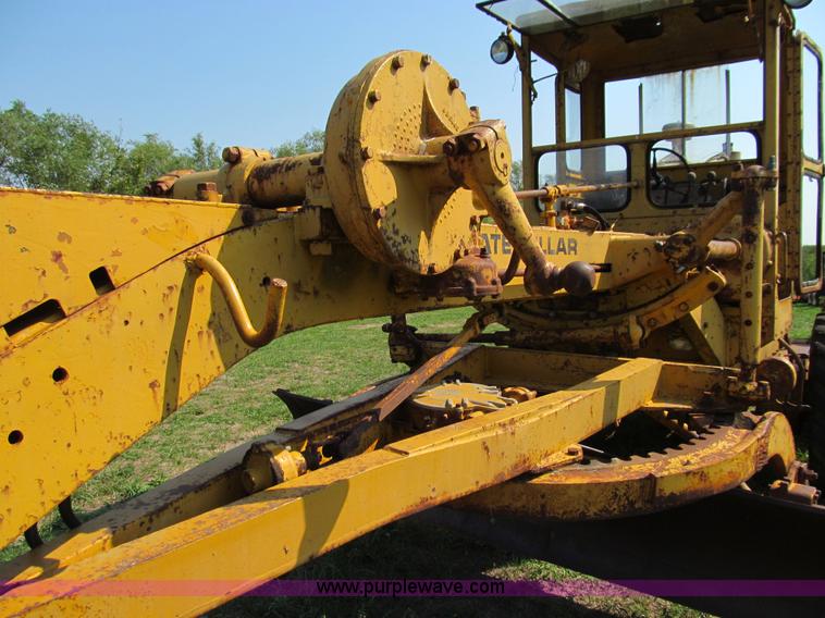 image for item E3503 1963 Caterpillar 12E motor grader