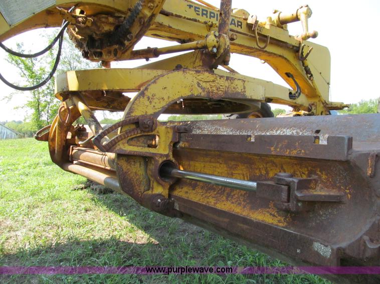 image for item E3503 1963 Caterpillar 12E motor grader