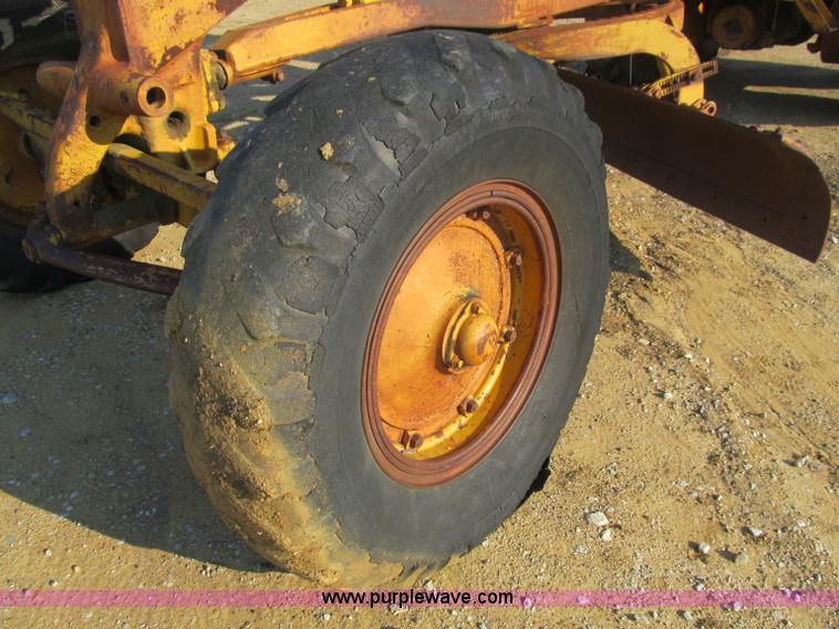 image for item F4566 Caterpillar 112 motor grader