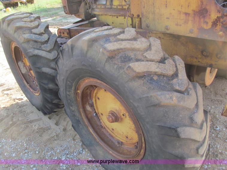 image for item F4566 Caterpillar 112 motor grader