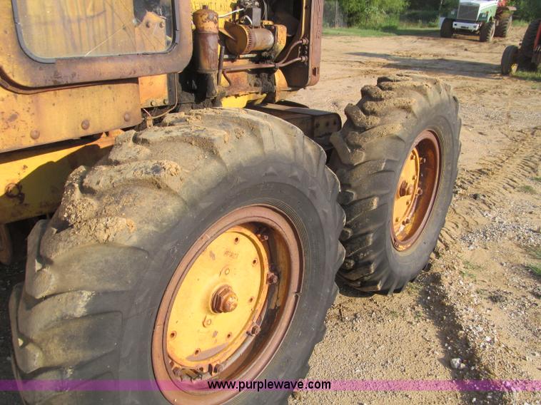 image for item F4566 Caterpillar 112 motor grader