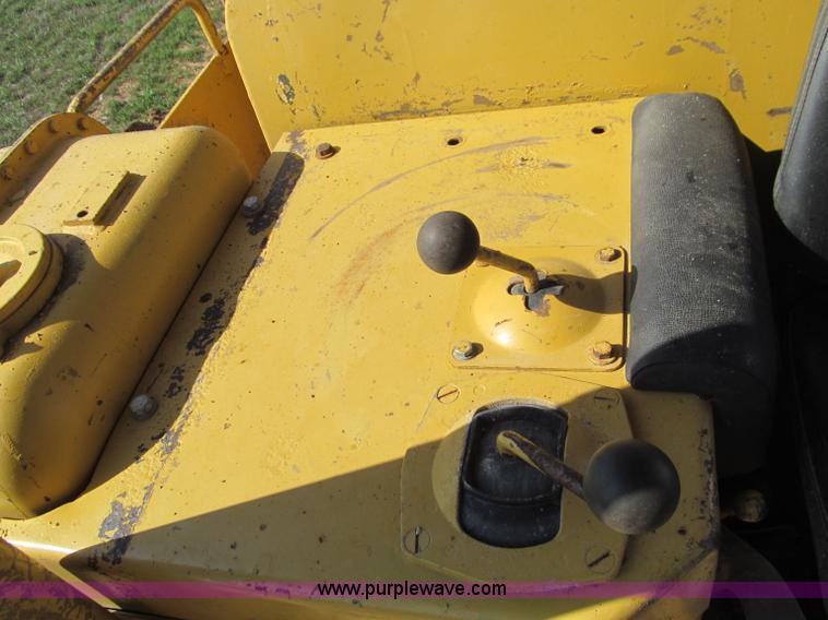 image for item F4568 1988 Caterpillar D7G dozer