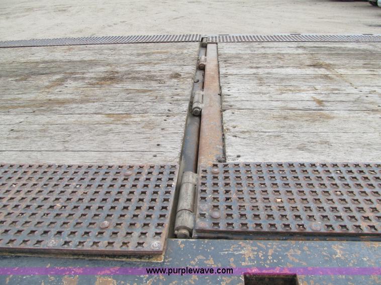 image for item F5508 2006 Trail King TK70HT-482 trailer