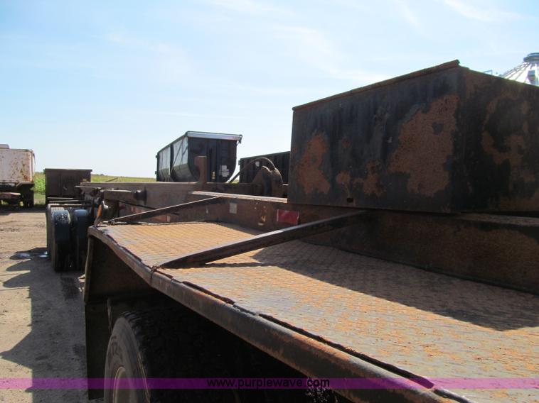 image for item F5511 1985 Galbreath TL roll-off triple axle trailer