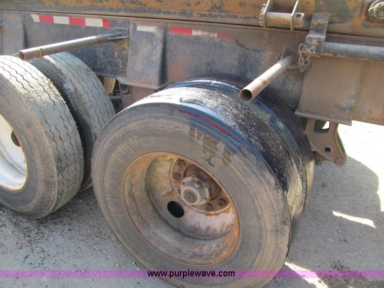 image for item F5511 1985 Galbreath TL roll-off triple axle trailer