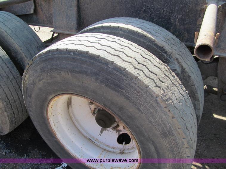 image for item F5511 1985 Galbreath TL roll-off triple axle trailer