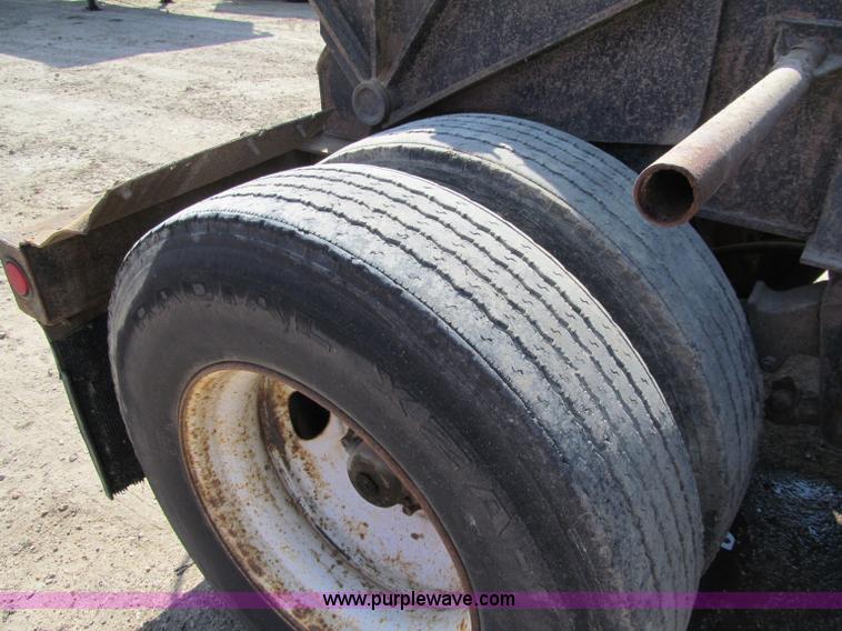 image for item F5511 1985 Galbreath TL roll-off triple axle trailer