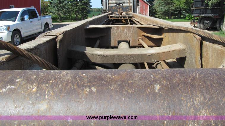 image for item F5511 1985 Galbreath TL roll-off triple axle trailer