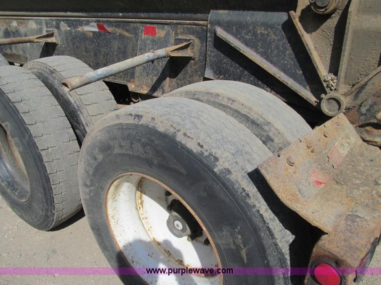 image for item F5511 1985 Galbreath TL roll-off triple axle trailer