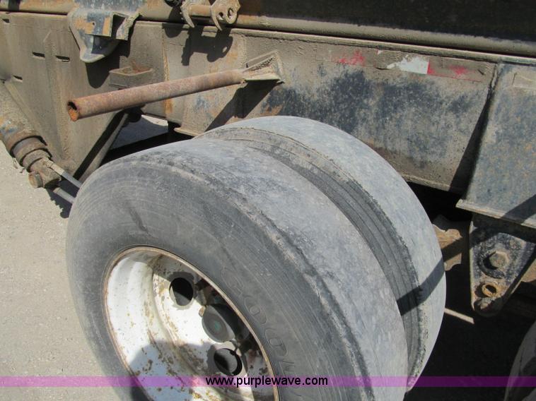 image for item F5511 1985 Galbreath TL roll-off triple axle trailer