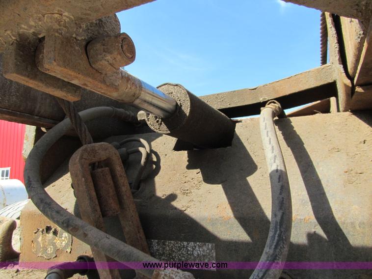 image for item F5511 1985 Galbreath TL roll-off triple axle trailer