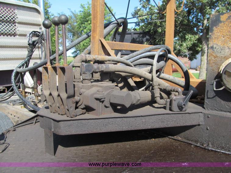 image for item F5511 1985 Galbreath TL roll-off triple axle trailer