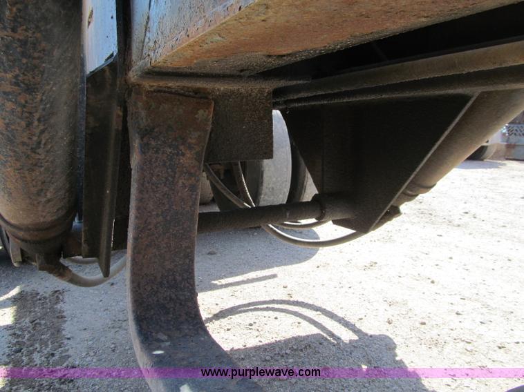 image for item F5511 1985 Galbreath TL roll-off triple axle trailer