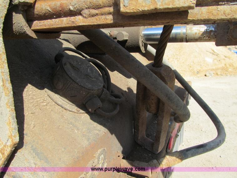 image for item F5511 1985 Galbreath TL roll-off triple axle trailer