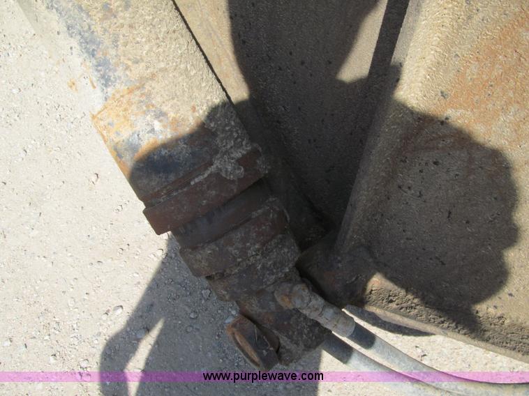 image for item F5511 1985 Galbreath TL roll-off triple axle trailer