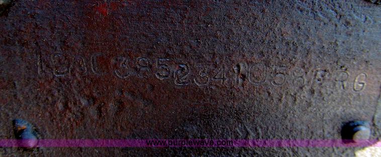 image for item F5511 1985 Galbreath TL roll-off triple axle trailer