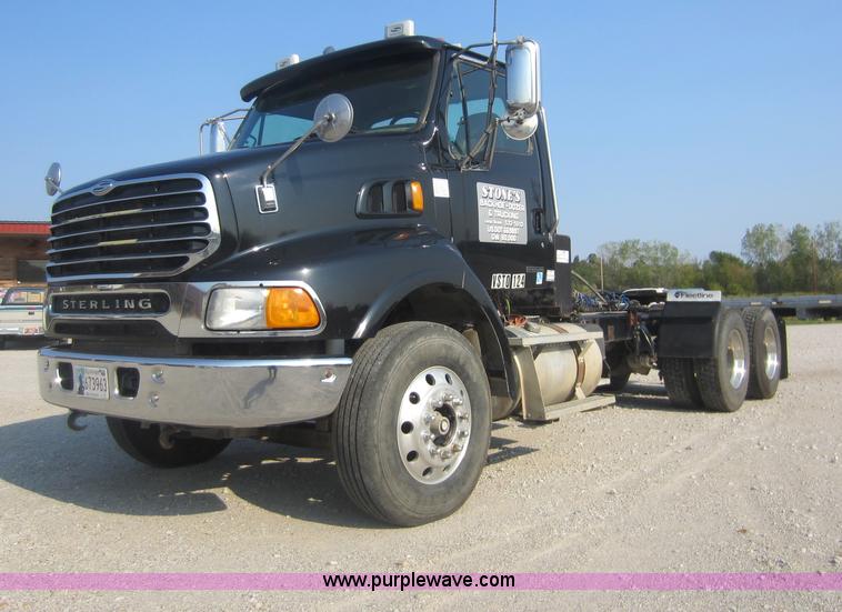 image for item F6506 2006 Sterling L9500 semi truck