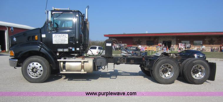image for item F6506 2006 Sterling L9500 semi truck