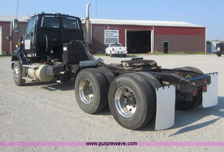image for item F6506 2006 Sterling L9500 semi truck