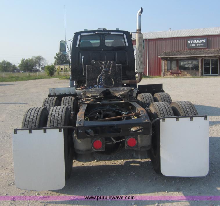 image for item F6506 2006 Sterling L9500 semi truck