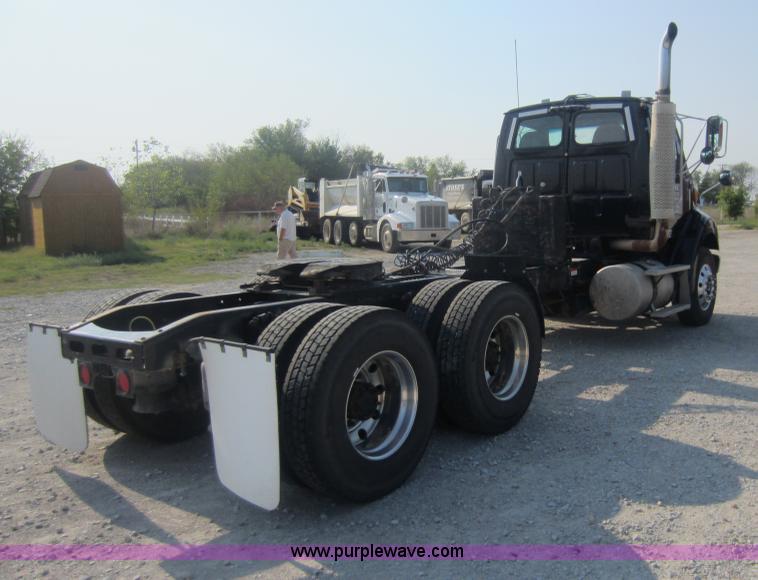 image for item F6506 2006 Sterling L9500 semi truck