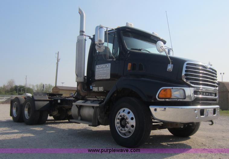 image for item F6506 2006 Sterling L9500 semi truck