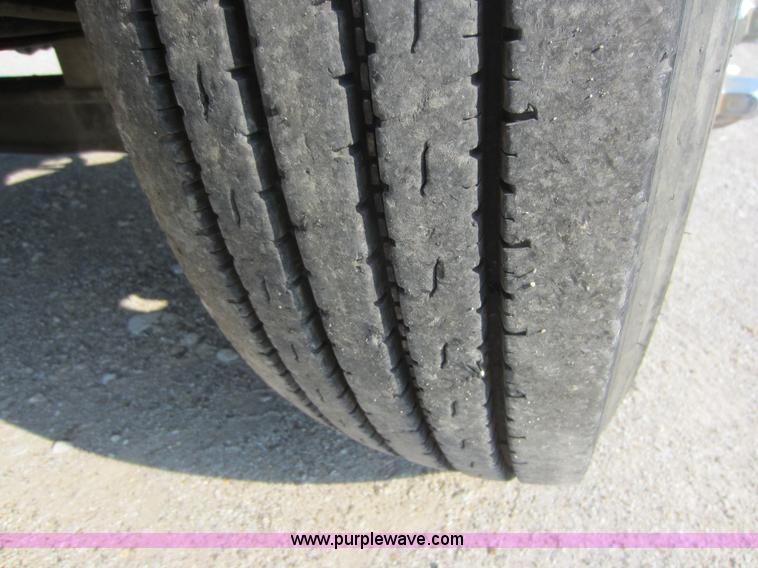 image for item F6506 2006 Sterling L9500 semi truck