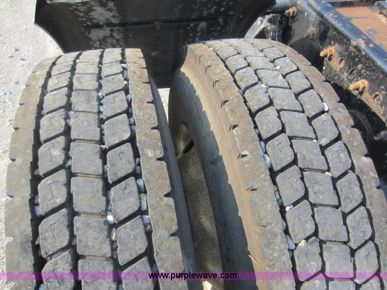 image for item F6506 2006 Sterling L9500 semi truck