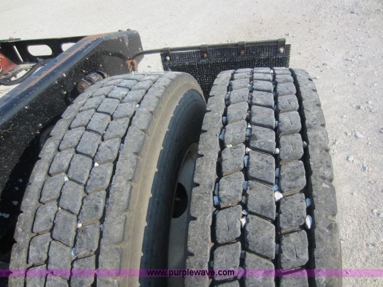 image for item F6506 2006 Sterling L9500 semi truck