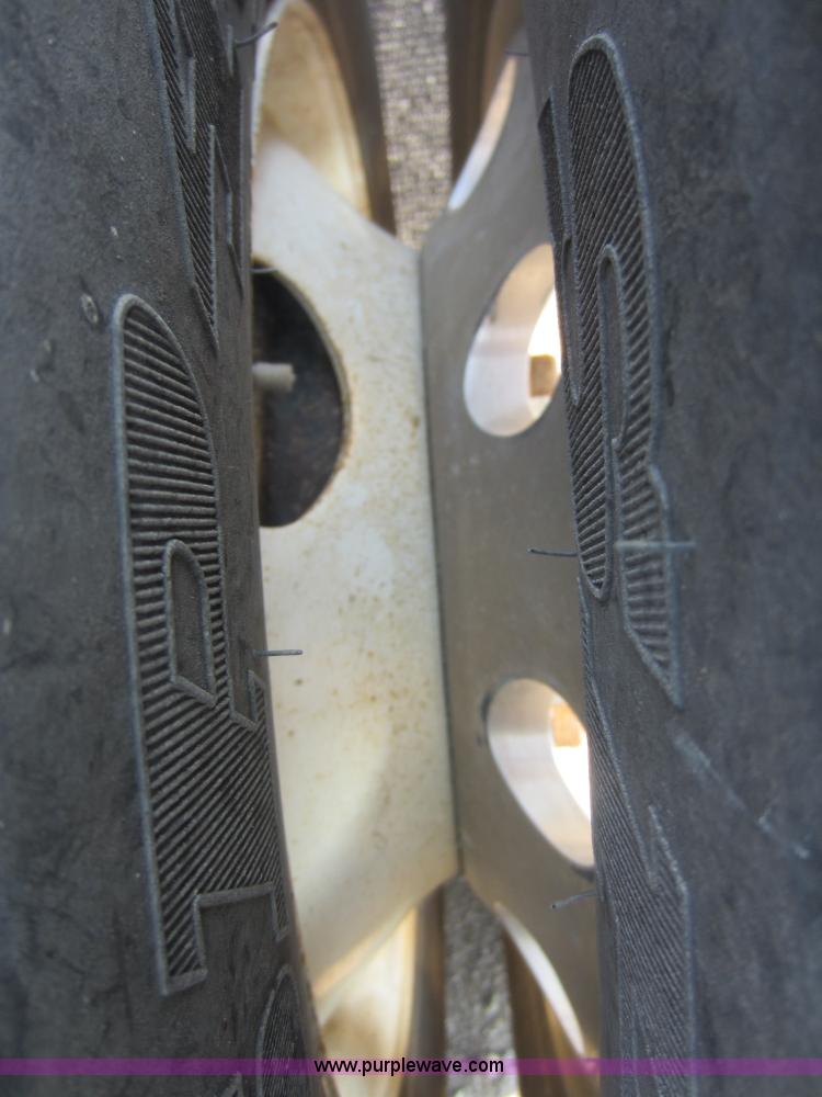 image for item F6506 2006 Sterling L9500 semi truck