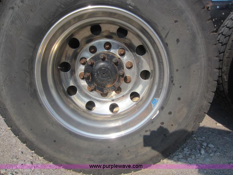 image for item F6506 2006 Sterling L9500 semi truck