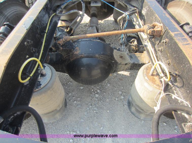 image for item F6506 2006 Sterling L9500 semi truck