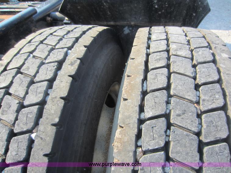 image for item F6506 2006 Sterling L9500 semi truck