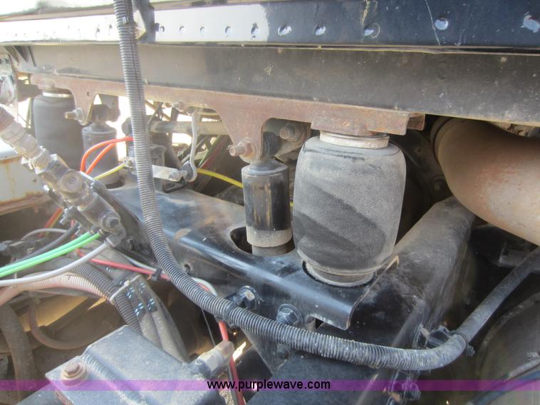 image for item F6506 2006 Sterling L9500 semi truck