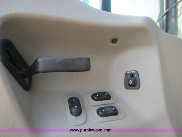 image for item F6506 2006 Sterling L9500 semi truck