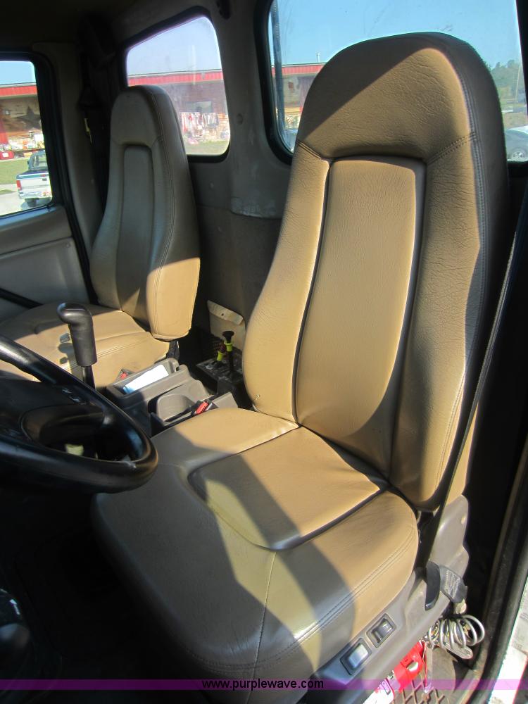 image for item F6506 2006 Sterling L9500 semi truck