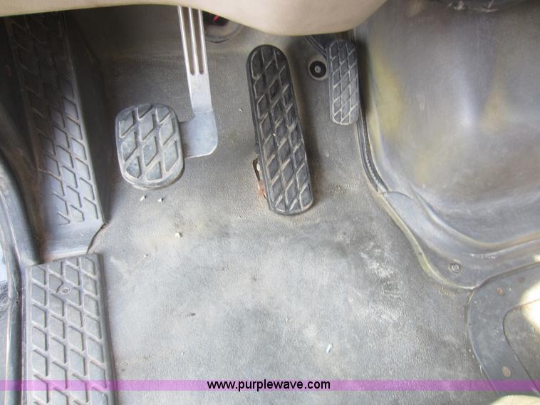 image for item F6506 2006 Sterling L9500 semi truck