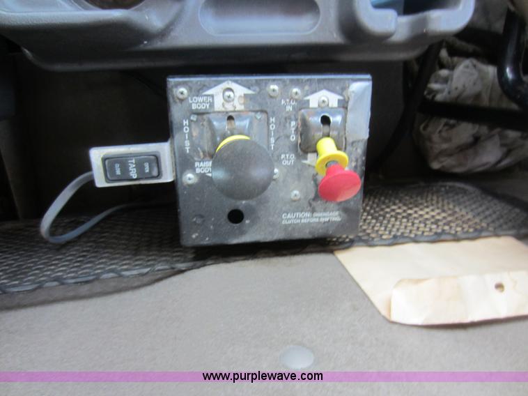 image for item F6506 2006 Sterling L9500 semi truck