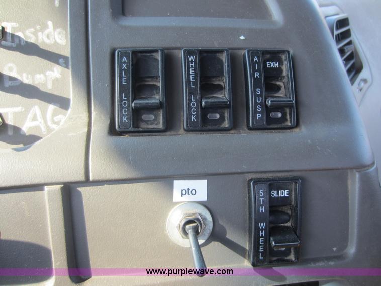 image for item F6506 2006 Sterling L9500 semi truck