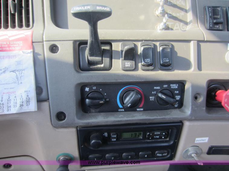 image for item F6506 2006 Sterling L9500 semi truck